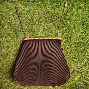 La Regale Shell Purse